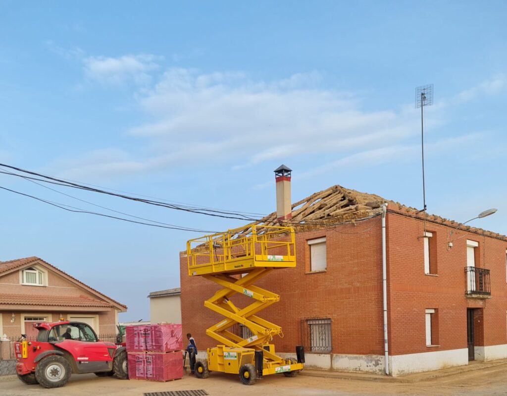 rehabilitacion de la estructura del tejado en casa de pueblo